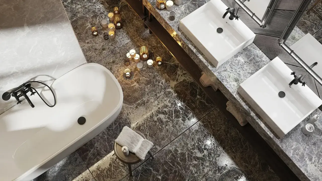 Elegancka łazienka w stylu nowojorskim z wolnostojącą wanną, dwoma umywalkami i nastrojowymi świecami.
