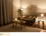 Przytulny salon z kanapą, stolikiem i dywanem. Dominują **ciepłe odcienie dębu**, tworząc relaksującą atmosferę.