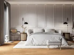 Elegancka sypialnia z łóżkiem i ozdobną ścianą. Idealne inspiracje co na ścianę w sypialni.